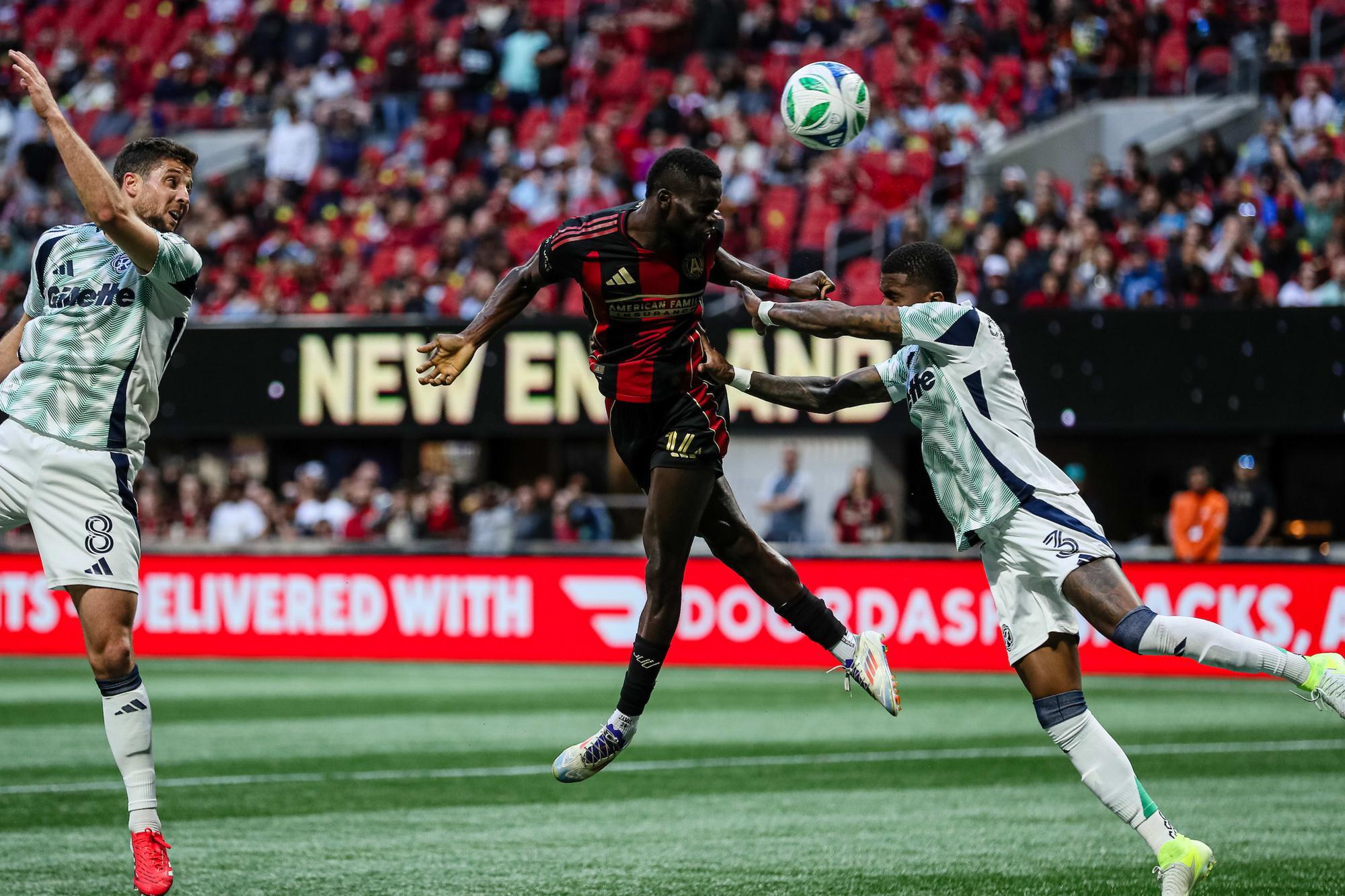 Jamal Thiaré signs with Columbus Crew